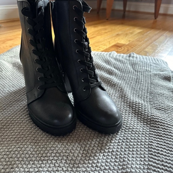 Women’s Steve Madden leather Boots - Picture 5 of 6